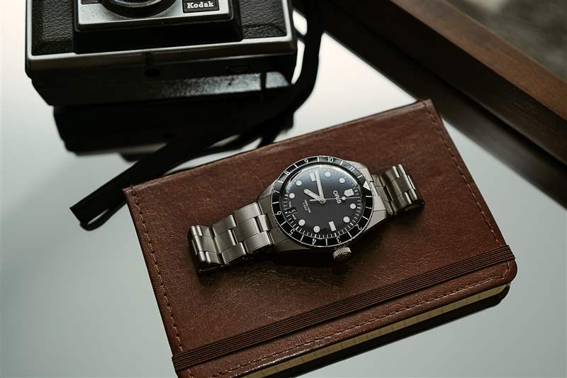 使用新款Oris Divers 65 親身體驗(yàn) 12 小時(shí)表圈和啞光表盤-復(fù)刻表