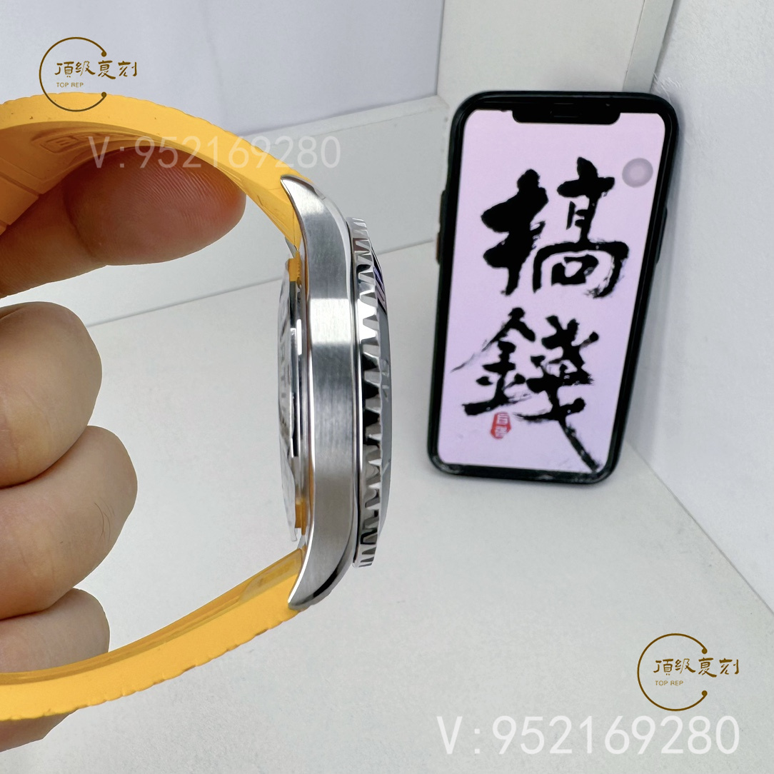 BLS廠百年靈超級海洋彩虹盤A17375211:2824機芯搭載的精致復(fù)刻-復(fù)刻表